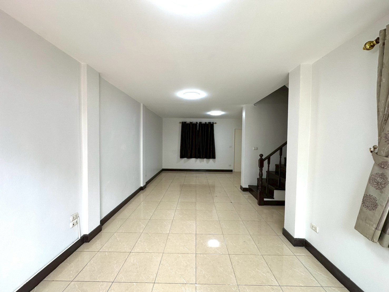 ขายทาวน์โฮม 3 ชั้น โครงการบ้านสุวรรณ สุวรรณภูมิ (Baan Suwan Suvarnabhumi) ตำบลบางพลีใหญ่ อำเภอบางพลี จังหวัดสมุทรปราการ 10540 – รูปที่ 3
