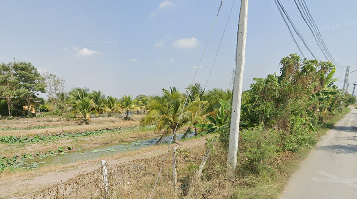 Urgent sale, cheap, beautiful land, special price, 7 rai, Nakhon Chai Si District, convenient travel, entrance to Motor M81, about 2 km., 1.5 million per rai. Urgent sale, cheap, beautiful land, special price, 7 rai, Nakhon Chai Si District, convenient travel, entrance to Motor M81, about 2 km., 1.5 million per rai.