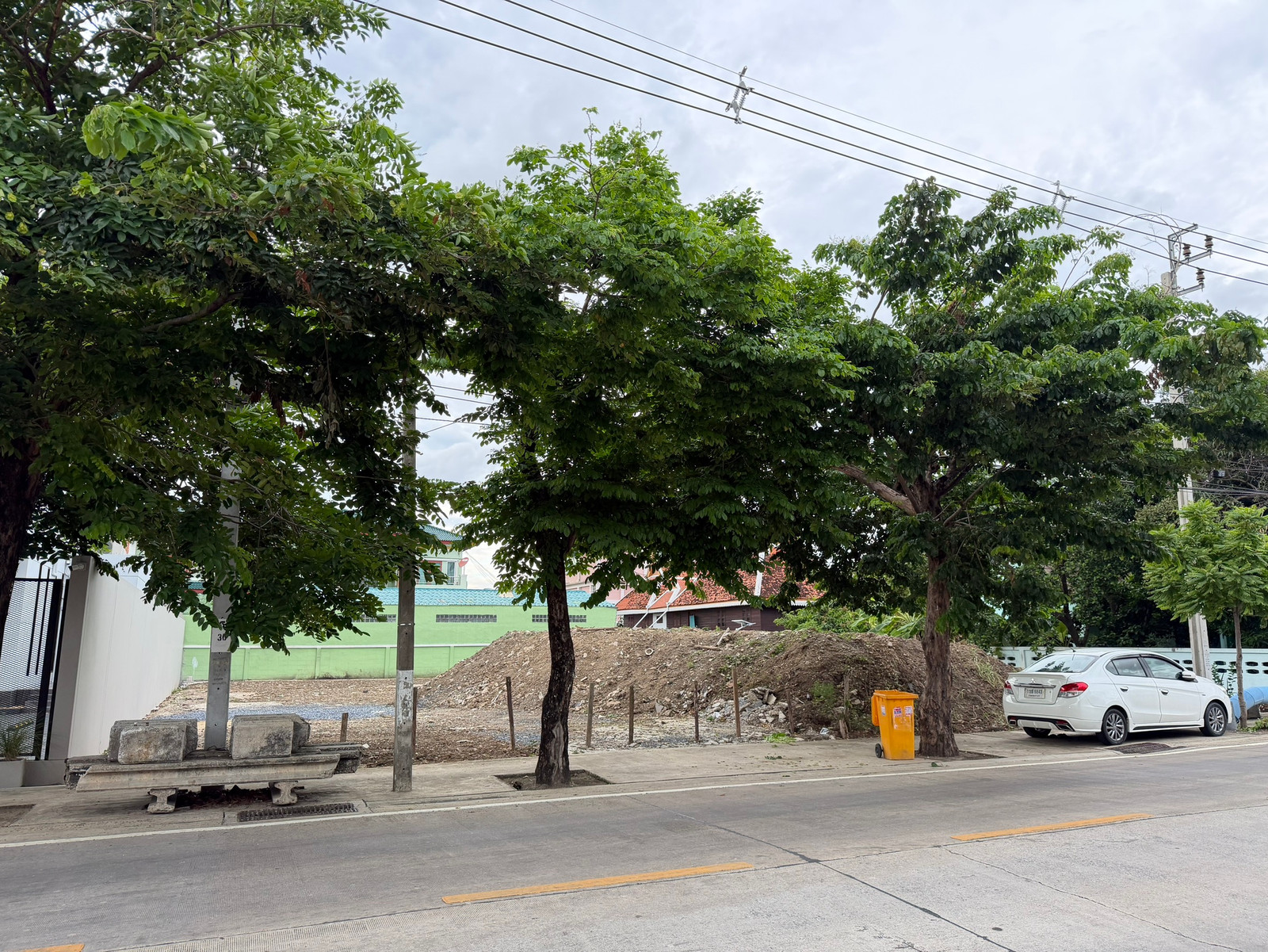 ให้เช่า ที่ดินติดถนนอินทราวาส ขนาด 160ตรว. ให้เช่า ที่ดินติดถนนอินทราวาส ขนาด 160ตรว.