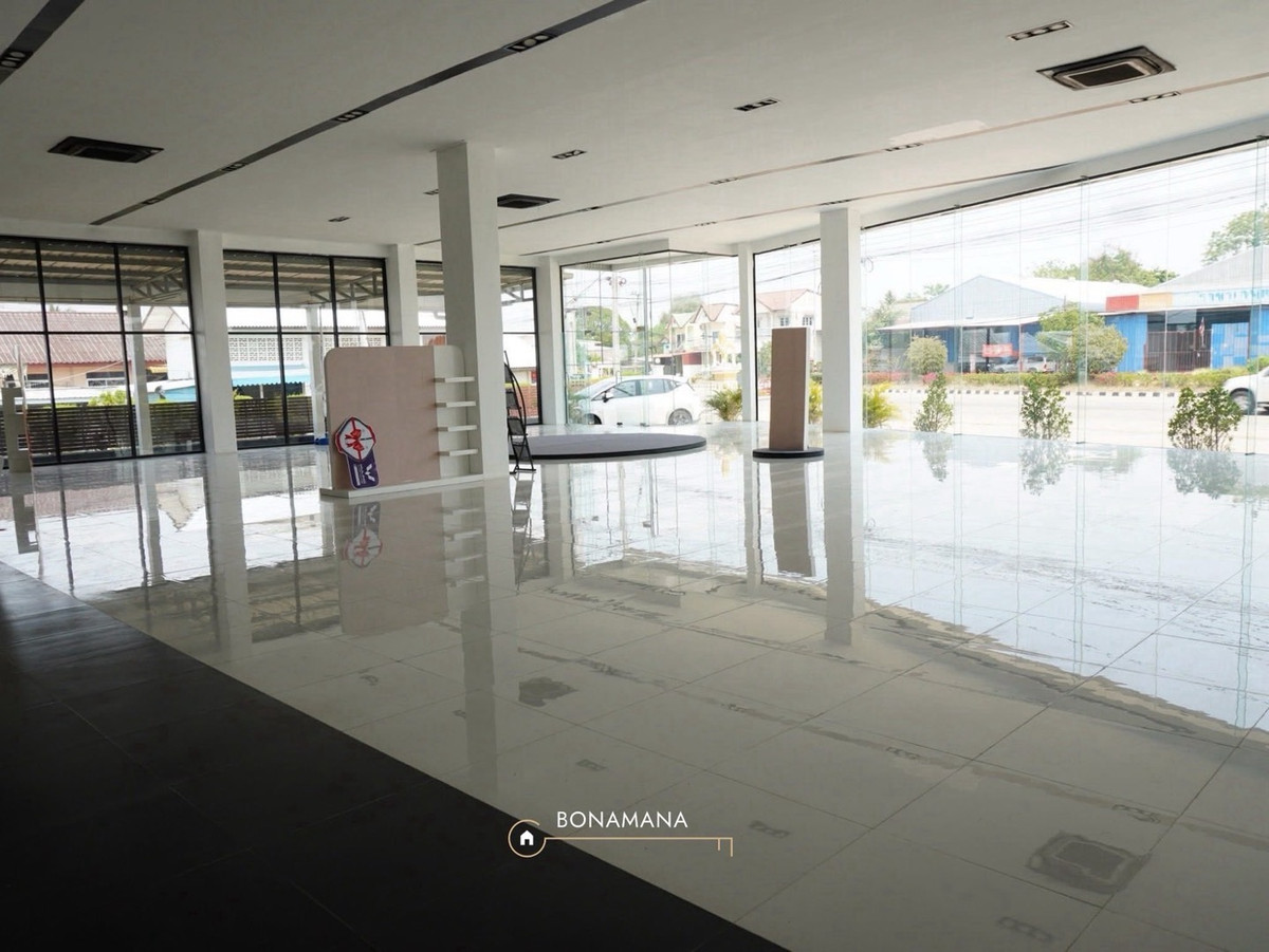 Newly renovated showroom for sale with land, prime location, Phichit Province. – รูปที่ 4