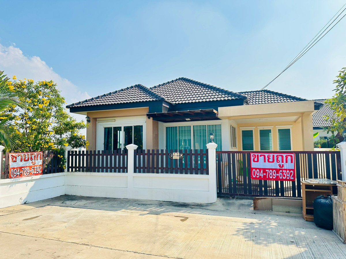 Selling cheap!! Single house, 1 floor, 61.7 sq m., Ruay Ying Village, in the heart of Suphanburi (near Big C). Selling cheap!! Single house, 1 floor, 61.7 sq m., Ruay Ying Village, in the heart of Suphanburi (near Big C).