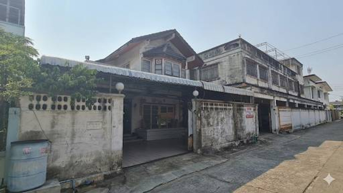 #For sale: 2-story detached house and 2-story building with rooftop (can be sold separately), area 180 sq m. #Petchkasem Road, Soi 62/1 #Bang Khae Nuea Subdistrict #Bang Khae District #Bangkok #For sale: 2-story detached house and 2-story building with rooftop (can be sold separately), area 180 sq m. #Petchkasem Road, Soi 62/1 #Bang Khae Nuea Subdistrict #Bang Khae District #Bangkok