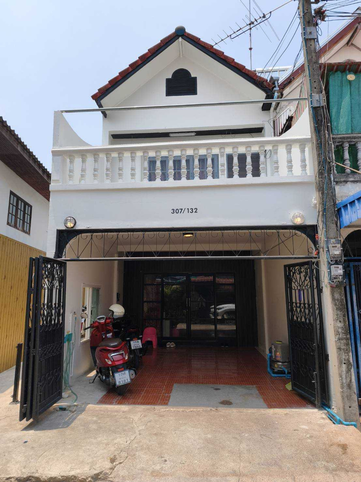 Newly renovated townhouse, 3 bedrooms, 3 bathrooms, Tesakhan Village project. Newly renovated townhouse, 3 bedrooms, 3 bathrooms, Tesakhan Village project.