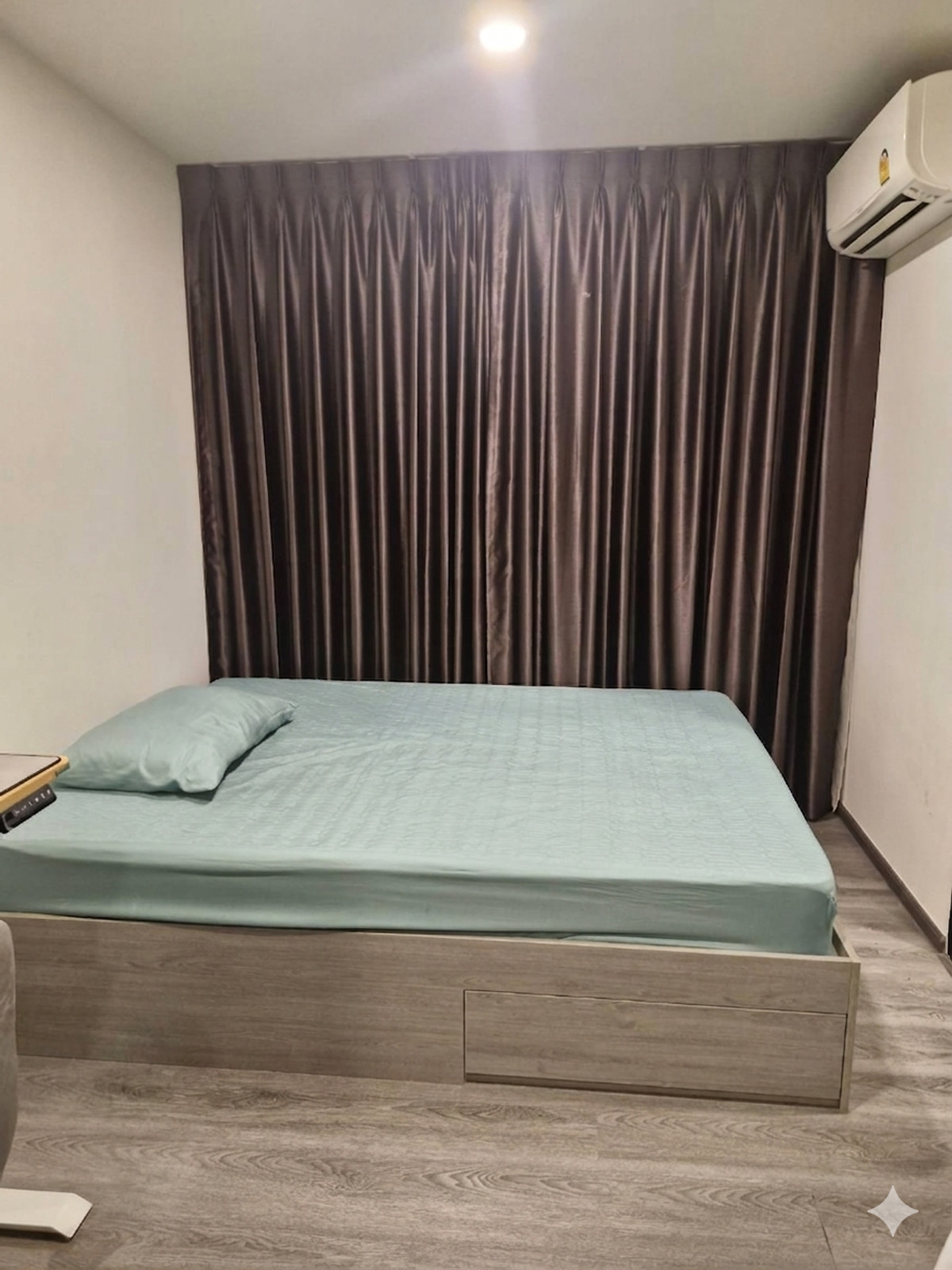 Urgent sale, condo in On Nut area. With tenants receiving an immediate return of 6.x%