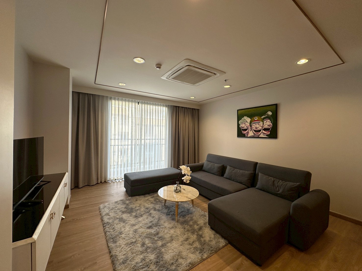 Spacious 2-Bedroom, large room in Sathorn area. In the heart of Bangkoks business district / Unit 125 Sq.m. Near BTS St.Louis, convenient travel, close to the BTS and surrounded by office buildings, restaurants, hospitals and complete amenities. Spacious 2-Bedroom, large room in Sathorn area. In the heart of Bangkoks business district / Unit 125 Sq.m. Near BTS St.Louis, convenient travel, close to the BTS and surrounded by office buildings, restaurants, hospitals and complete amenities.