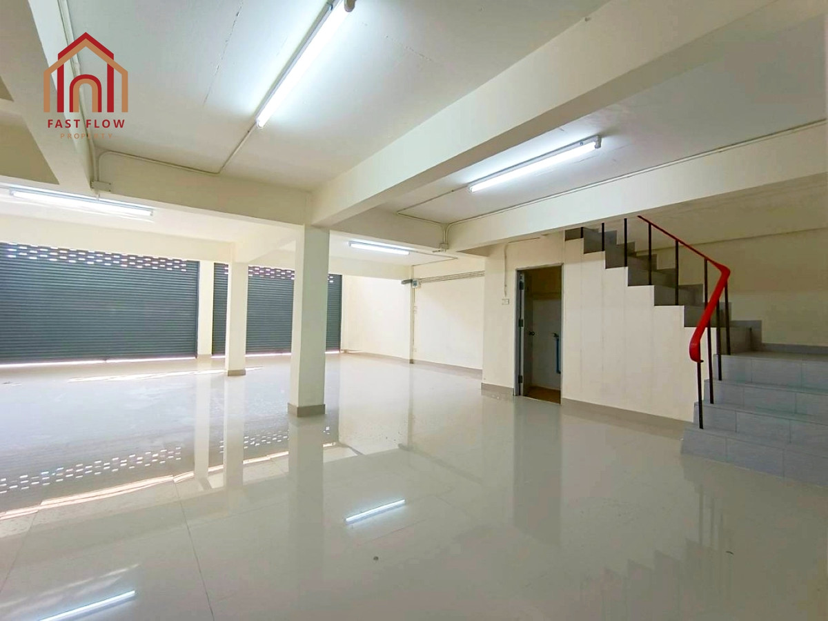 Bargain! 3.5-story, 2-unit commercial building with rooftop for sale in Pathumporn Village, Bang Luang, Pathum Thani. The cheapest commercial building in the area! Near Big C Supercenter Pathum Thani. – รูปที่ 3