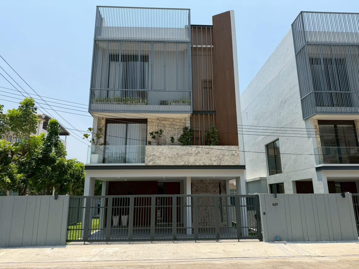Single house Preecha Ramkhamhaeng - Krungthep Kreetha / 4 bedrooms (FOR SALE) BZD190