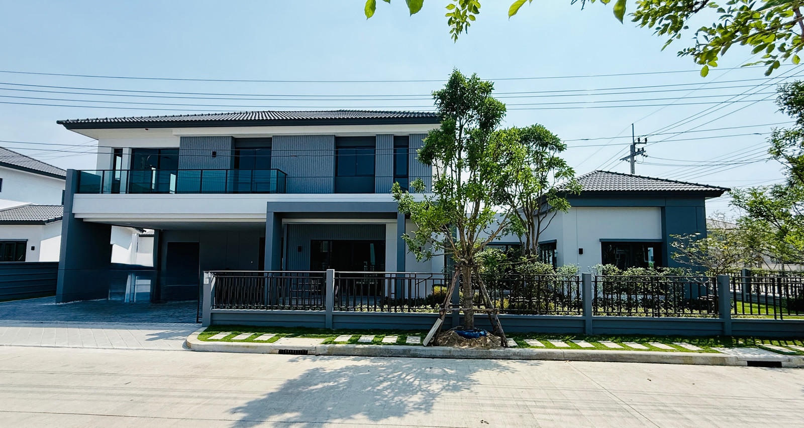 House for Sale/ Rent!! Centro Thawiwattana เซนโทรทวีวัฒนา ขายให้เช่าบ้านพร้อมอยู่ตกแต่งบิ้วอินครบพร้อมอุปกรณ์ไฟฟ้า หิ้วกระเป๋าเข้าอยู่ได้เลย
