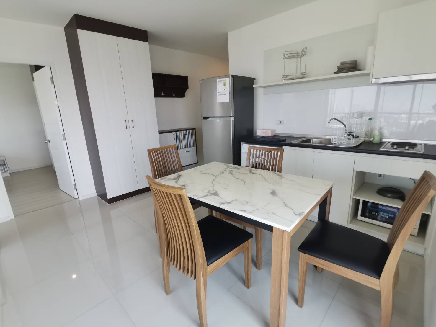 ขายห้องสองนอน 64 ตรม แต่งครบ สะอาด ใหม่ เหมาะกับนักลงทุน ยีลด์ 5% ขายพร้อมสัญญาเช่า ขายห้องสองนอน 64 ตรม แต่งครบ สะอาด ใหม่ เหมาะกับนักลงทุน ยีลด์ 5% ขายพร้อมสัญญาเช่า