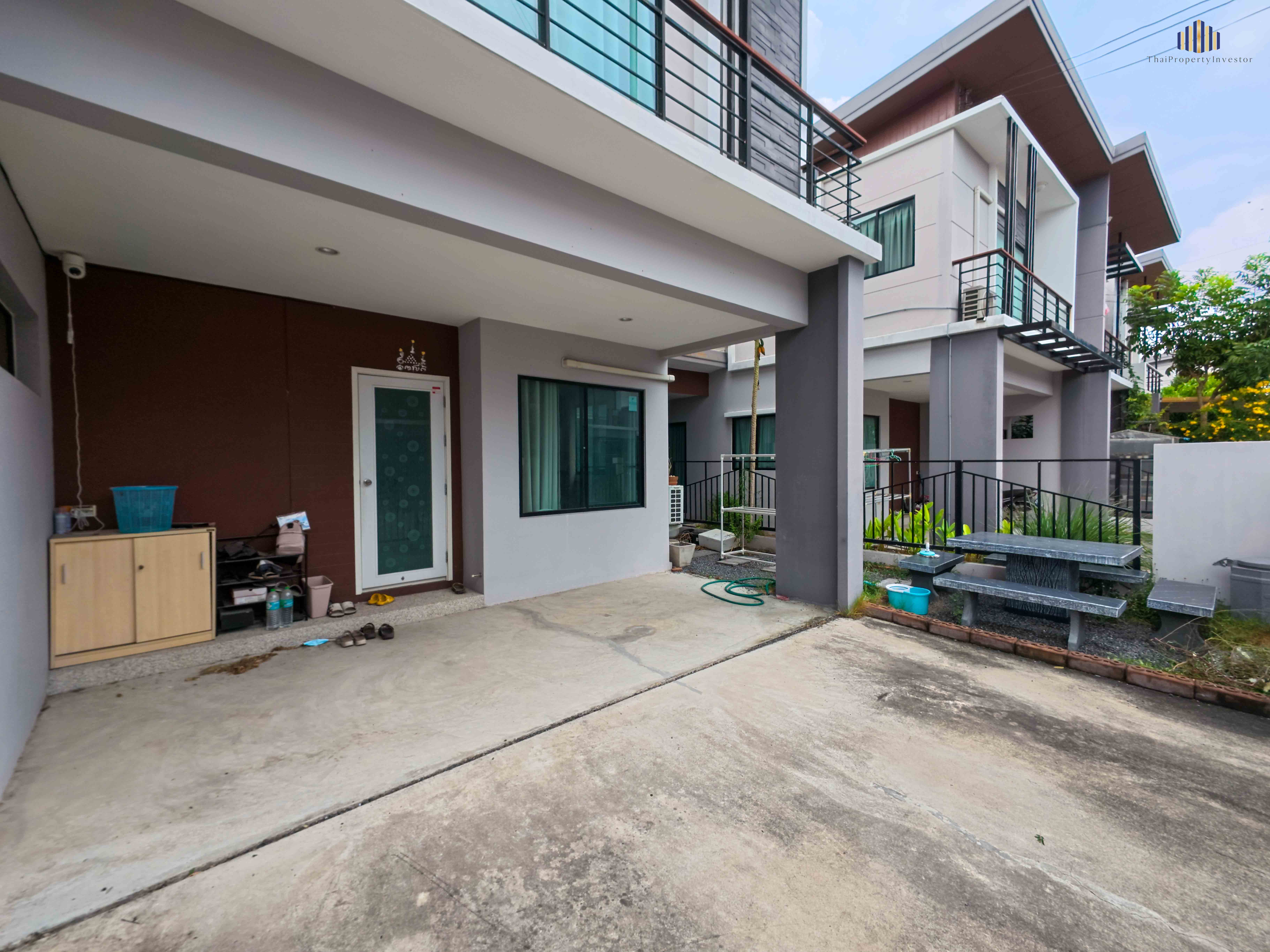 ขายด่วน! บ้านแฝดสภาพดี โครงการ เดอะ แพลนท์ วงแหวน-ลำลูกกา คลอง 5 25.5 ตร.วา หน้าบ้านหันทิศใต้ รับลมเย็นตลอดปี ต่อเติมครัวแล้ว แถมแอร์ 3 เครื่อง + เครื่องทำน้ำอุ่น พร้อมหิ้วกระเป๋าเข้าอยู่ได้ทันที – รูปที่ 4