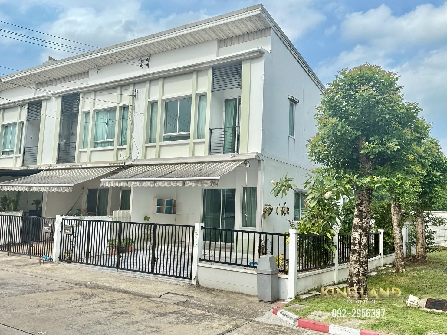 #ให้เช่าทาวน์โฮม 2 ชั้น หลังมุมติดสวน 2 ด้าน หมู่บ้านพลีโน่ วงแหวน-รามอินทรา ถนนเลียบคลองสอง มี 3 ห้องนอน 2 ห้องน้ำ #ใกล้FashionIsland10นาที เช่า 17,500 บาท/เดือน #พร้อมอยู่ #เลี้ยงสัตว์ได้ หลังริมหายากสุดๆ – รูปที่ 2
