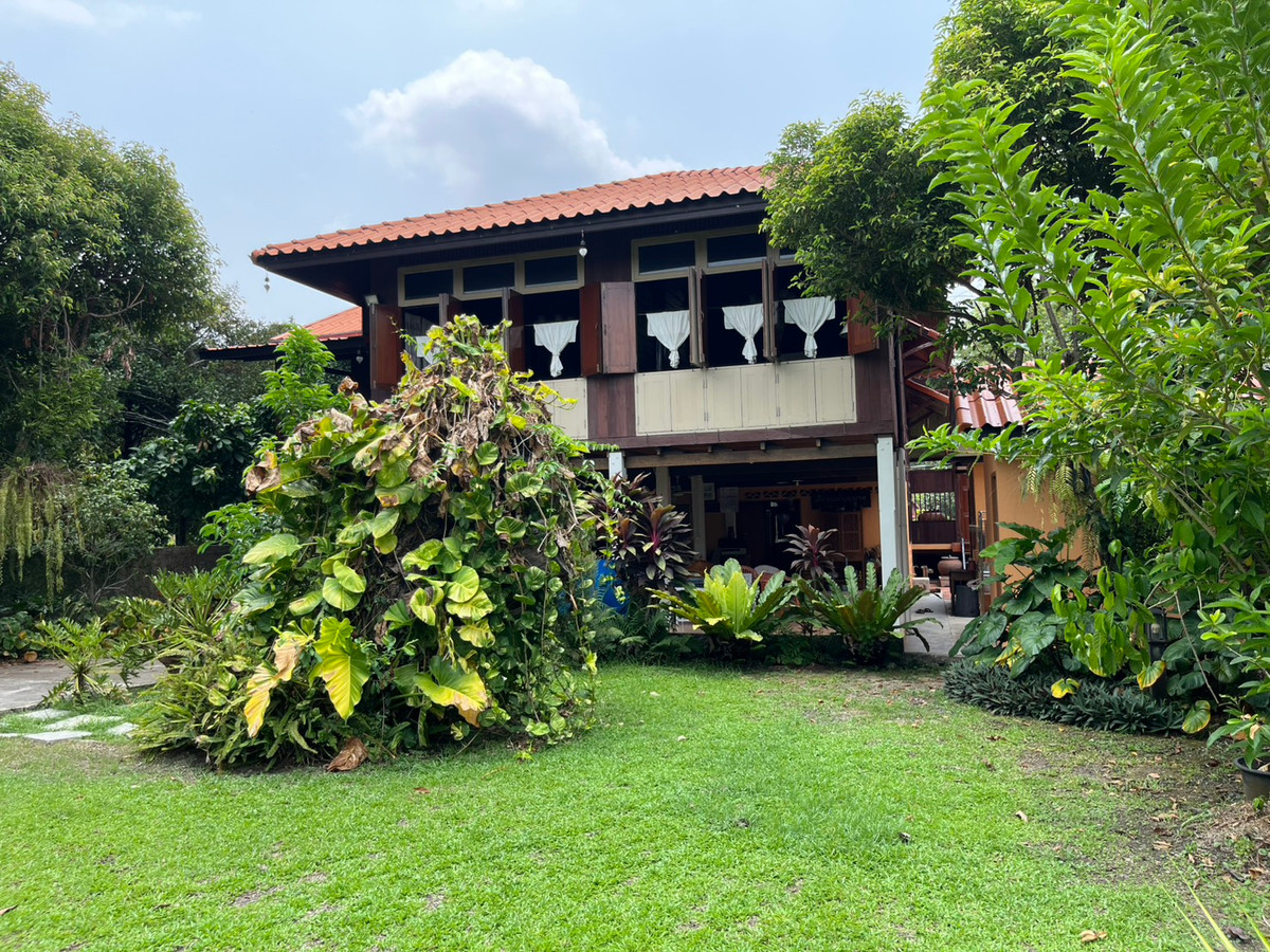 Thai house for sale along the Nakhon Nayok River Mueang Nakhon Nayok District, Nakhon Nayok Province, very beautiful.