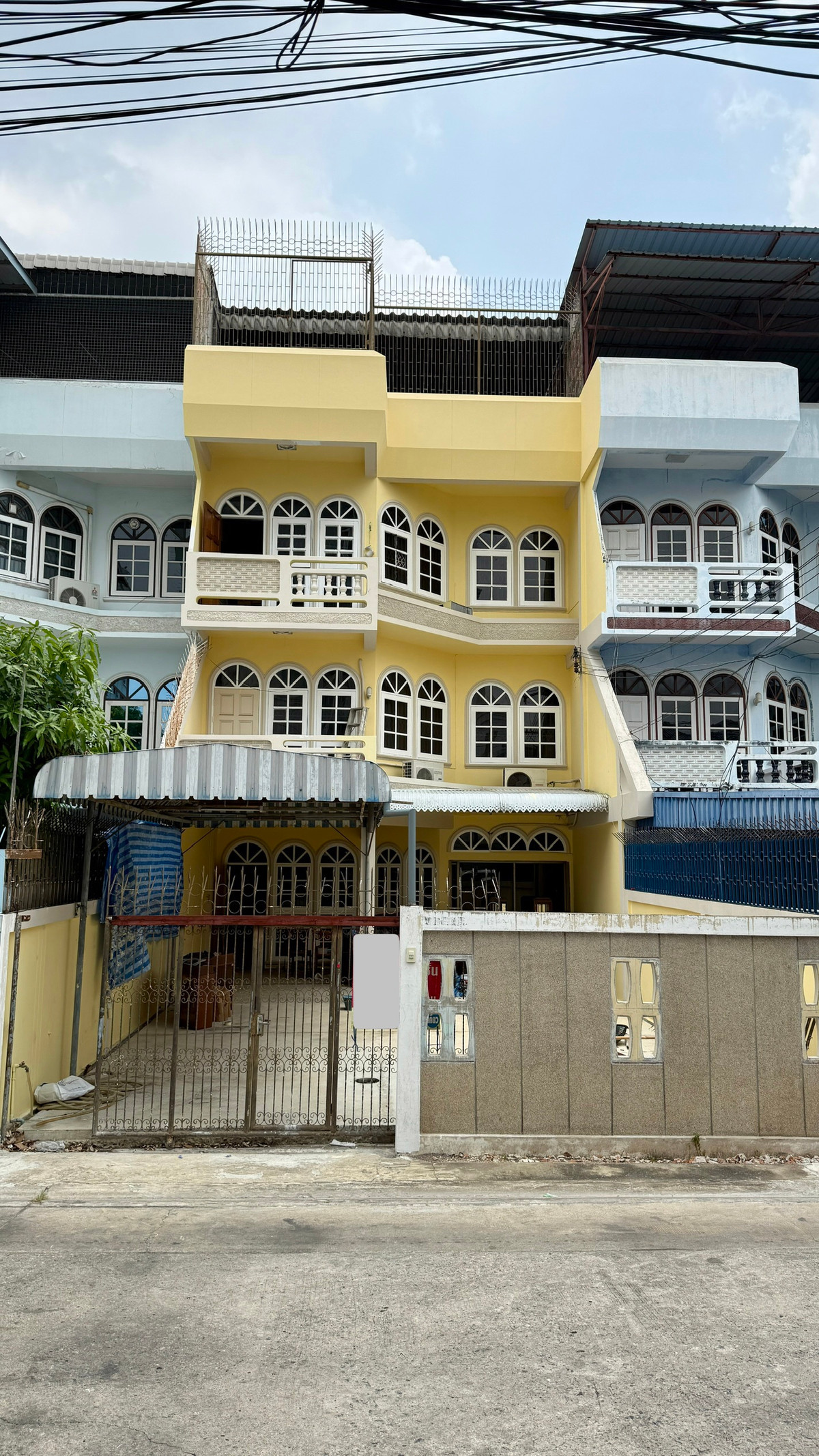 Phra Pin Village 1, 3-story townhouse, Borommaratchachonnani 4, Pinklao. Phra Pin Village 1, 3-story townhouse, Borommaratchachonnani 4, Pinklao.