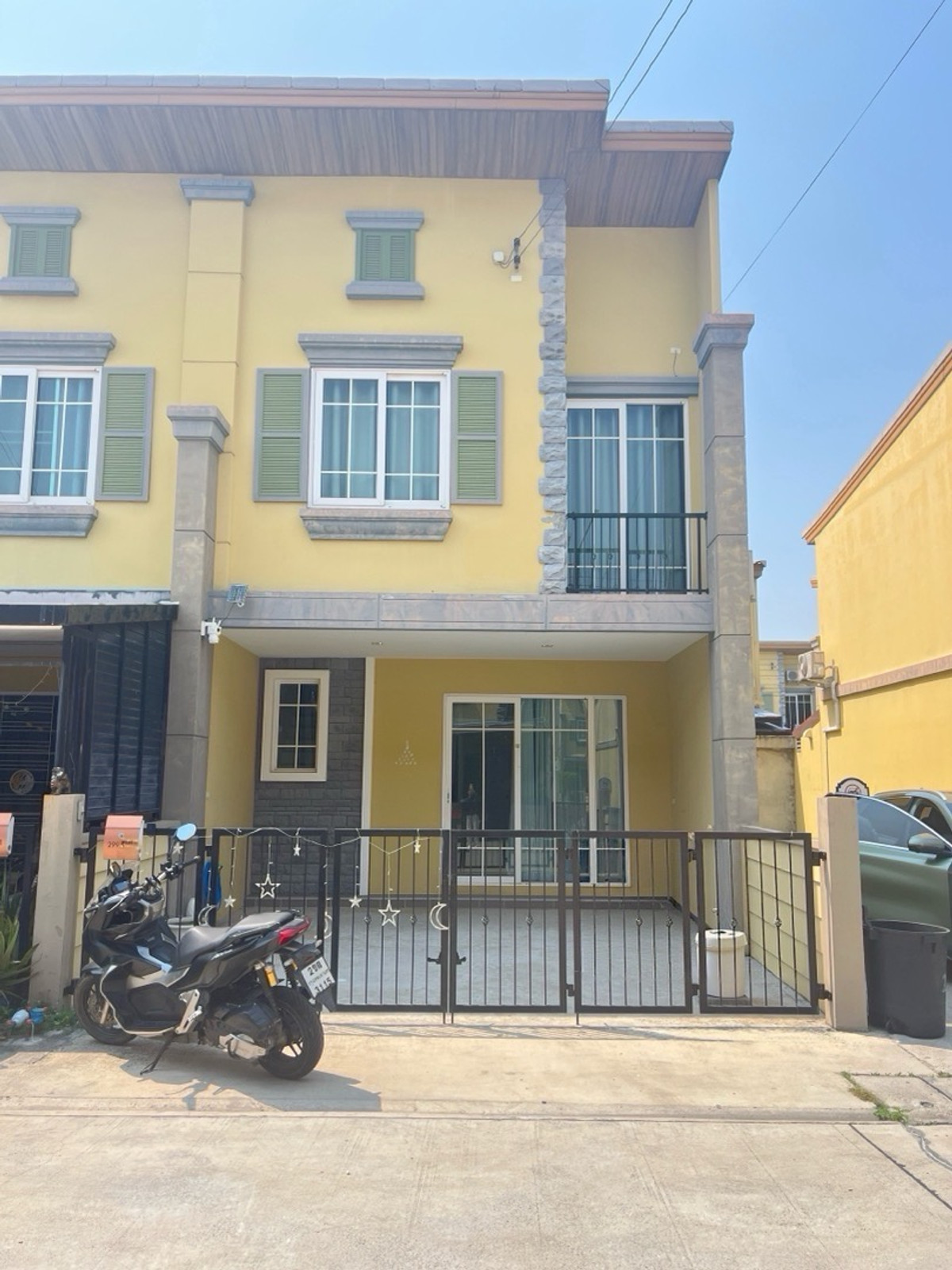 House for rent, corner townhouse, Golden Town Bang Khae, English style village Price: 18,000 baht / month. House for rent, corner townhouse, Golden Town Bang Khae, English style village Price: 18,000 baht / month.