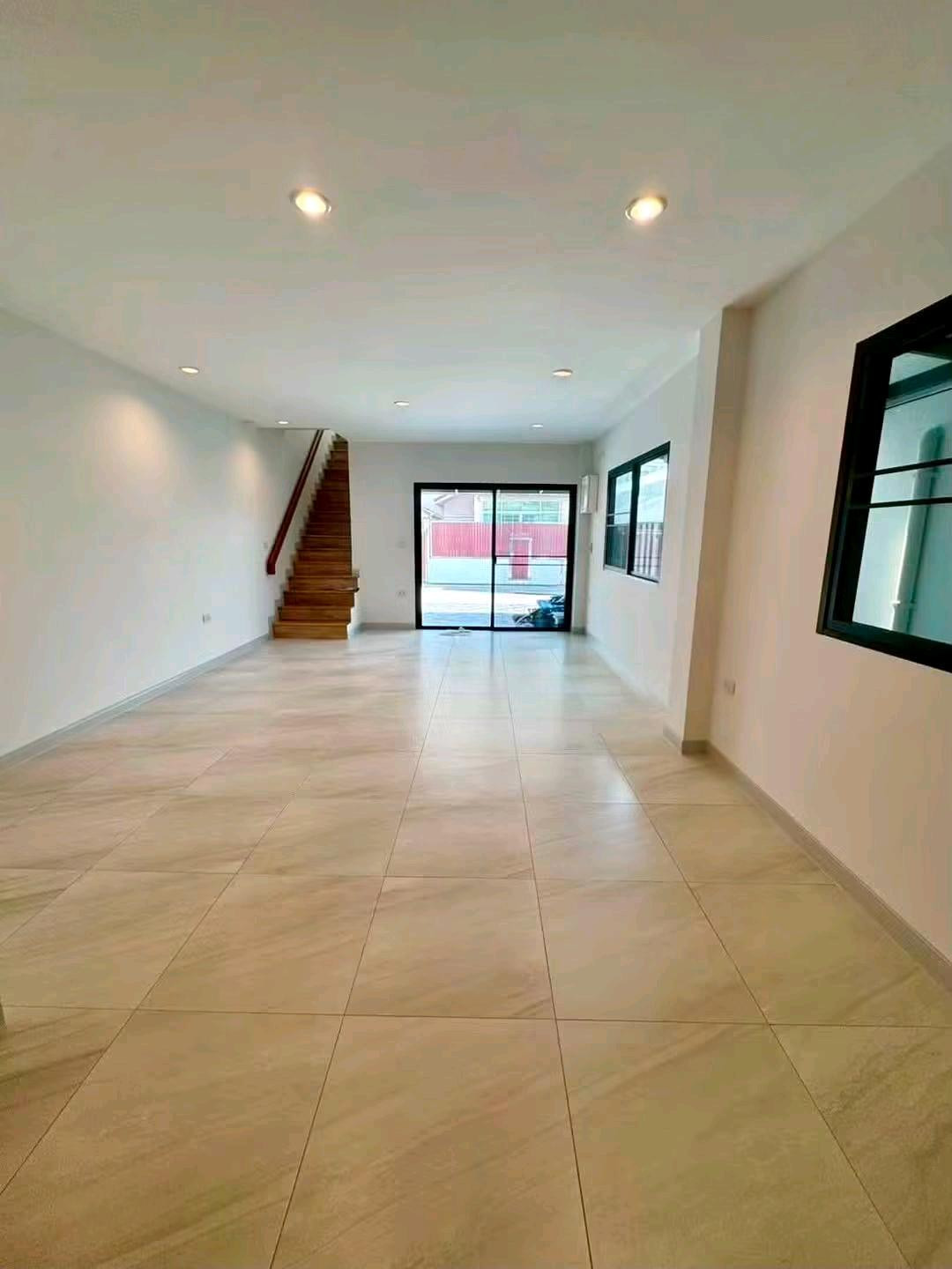 ❄️✨️ ทาวน์โฮมให้เช่า ลาดพร้าว 87 • ใกล้ Central Eastville • CDC เพียง 10 นาที • 2 Master Bedrooms • จอดรถ 2 คัน • ทำออฟฟิศได้ • Design Modern Luxury มือหนึ่ง – รูปที่ 4