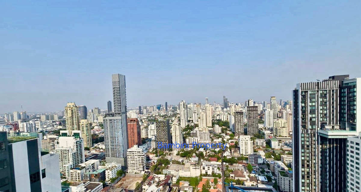 [FOR SALE] 2-story Penthouse, Ultra Luxury level, in the heart of Asoke – Las Colinas AsokeExperience a superior living experience on the 43rd floor with the most beautiful panoramic city views. On a usable area of ​​over 700 sq m.