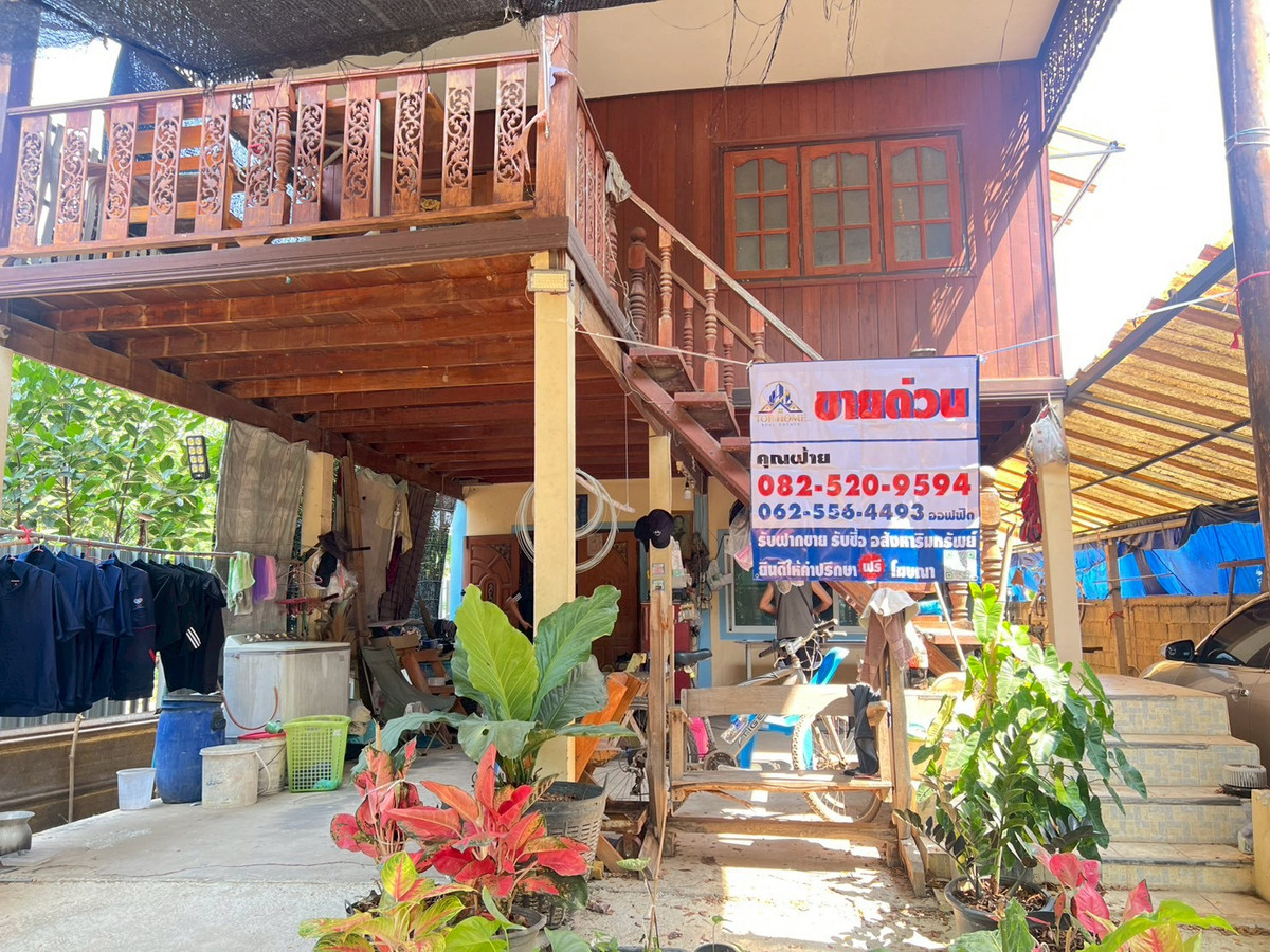 บ้านเดี่ยว 2 ชั้น 42 ตร.ว. ครึ่งปูนครึ่งไม้สัก สภาพดี จ.สิงห์บุรี บ้านเดี่ยว 2 ชั้น 42 ตร.ว. ครึ่งปูนครึ่งไม้สัก สภาพดี จ.สิงห์บุรี