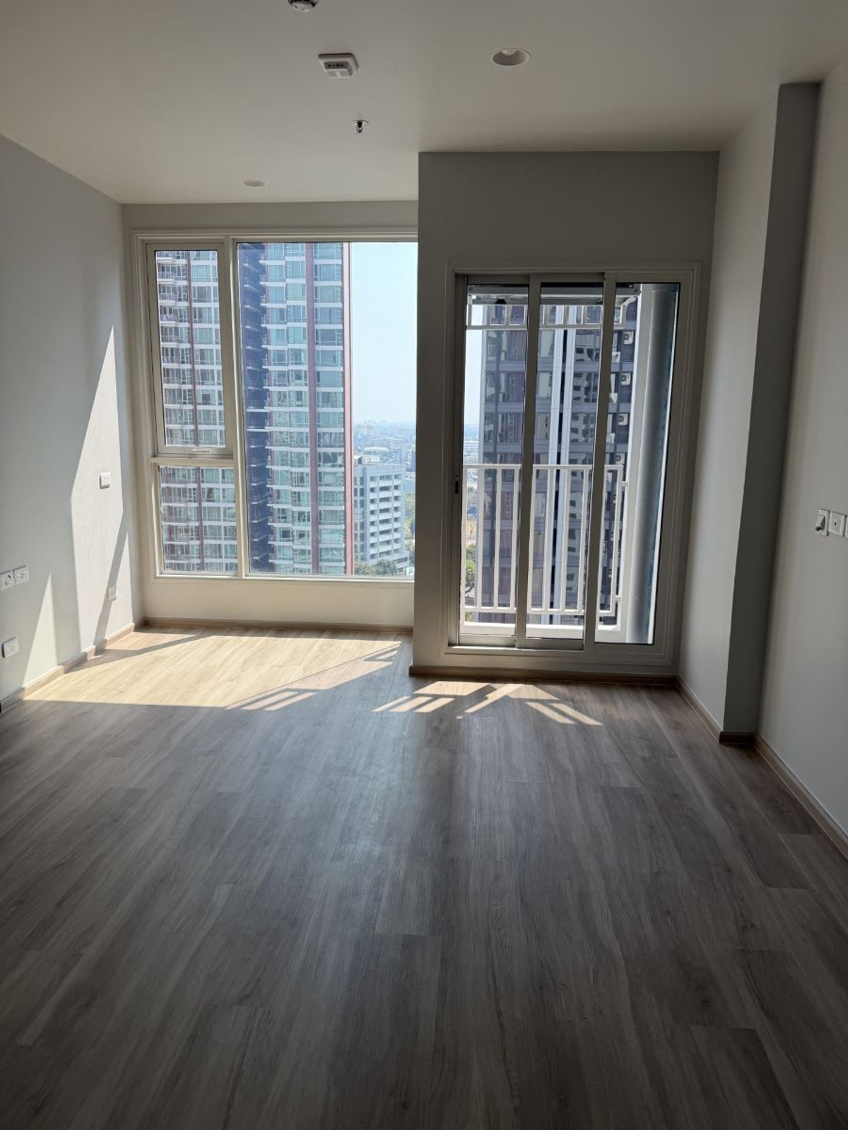 Studio Nice View “CULTURE THONGLOR“ on 20th Floor with No Building Block “Sale by Onwer“ Studio Nice View “CULTURE THONGLOR“ on 20th Floor with No Building Block “Sale by Onwer“