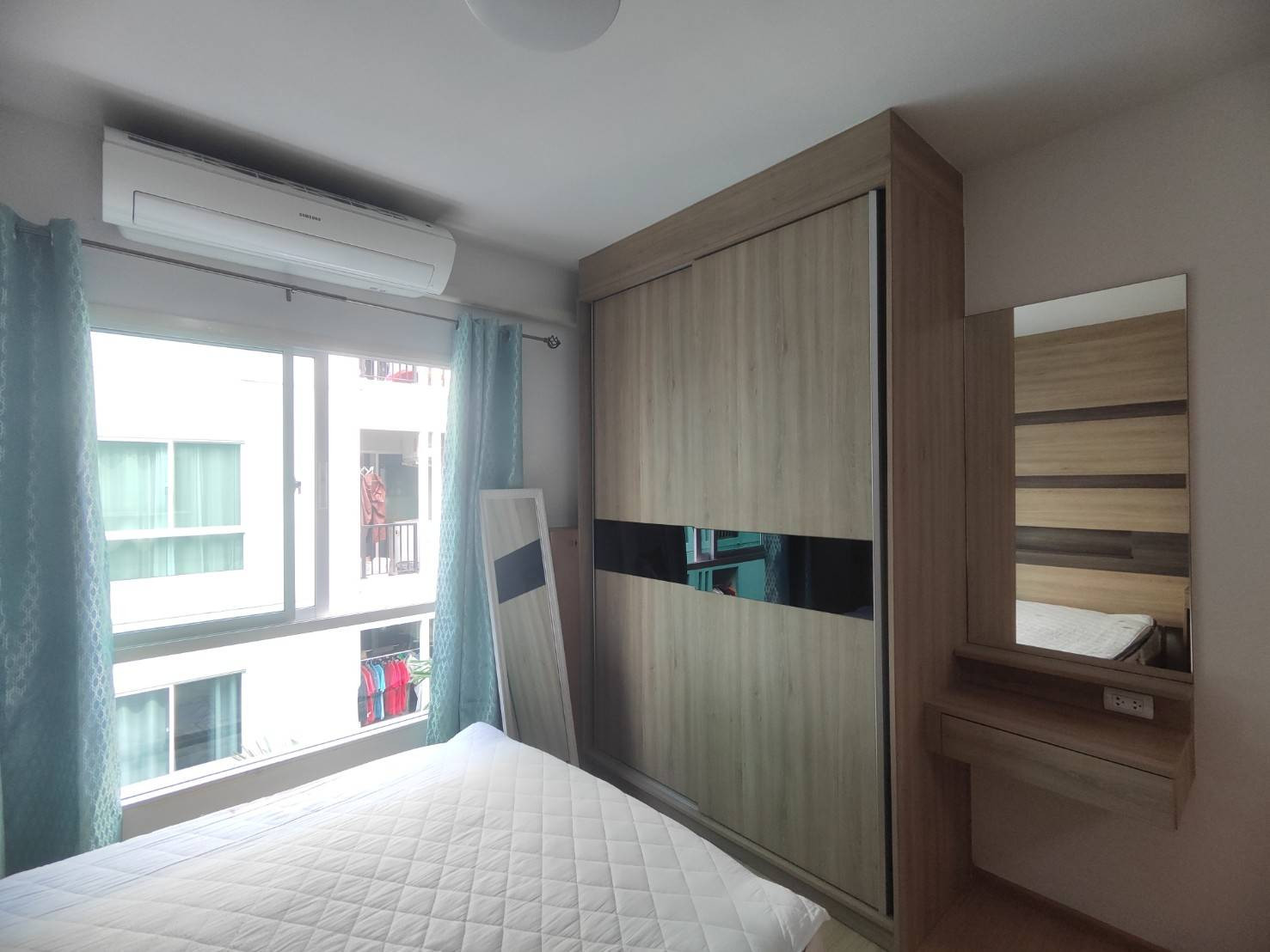 Room for , UNIO Charan 3 (28 sq m), Building G, 4th floor, has furniture, near 7-11 and legal entities, has a car to MRT Tha Phra.