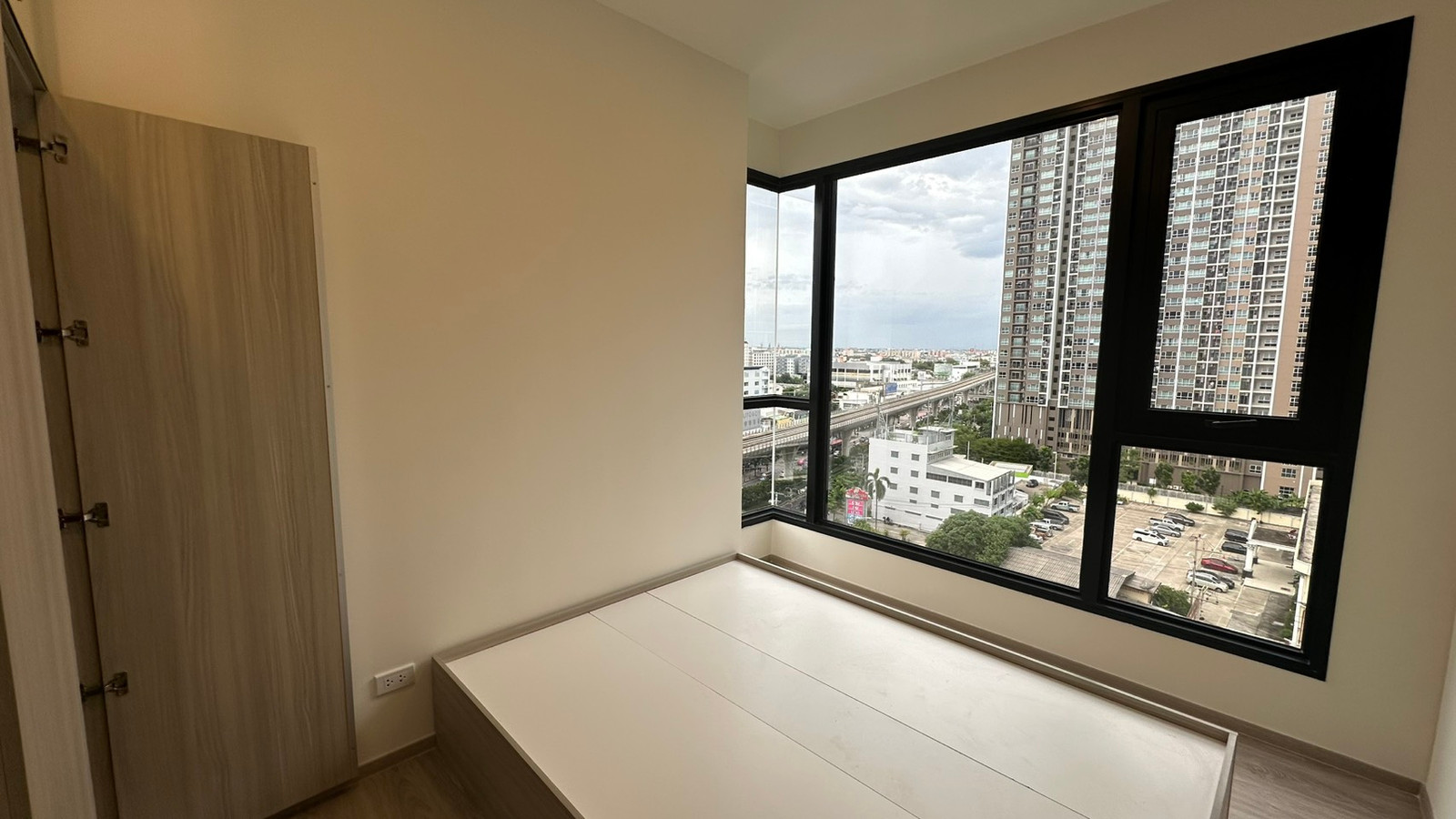 Selling down payment Origin Place Phetkasem, corner room, Simplex 1 Bedroom plus 34.95 sq m, pets allowed. Selling down payment Origin Place Phetkasem, corner room, Simplex 1 Bedroom plus 34.95 sq m, pets allowed.