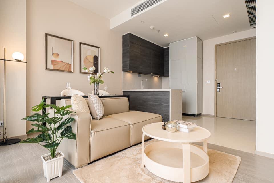 🔥For Rent Now🔥 The Esse Asoke, a luxury condo near BTS & MRT. Large room with bathtub, fully equipped. 🚆🛁