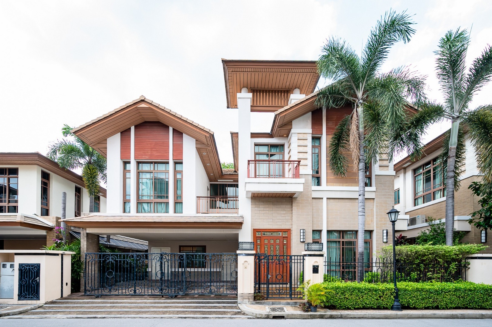 🔥Urgent Sale+🔥 Sansiri house, Sukhumvit 67, near BTS Phra Khanong station. 🔥Urgent Sale+🔥 Sansiri house, Sukhumvit 67, near BTS Phra Khanong station.