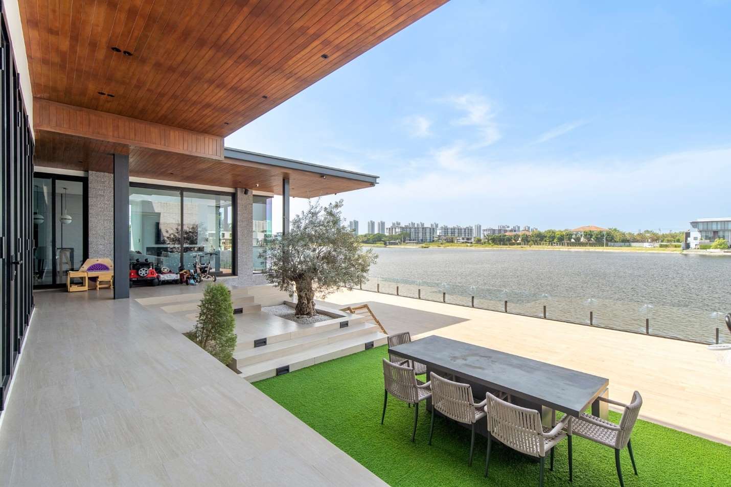 🔥Urgent Sale+🔥 The Laken, Modern style detached house by the lake in Muang Thong. Fully furnished, ready to move in.