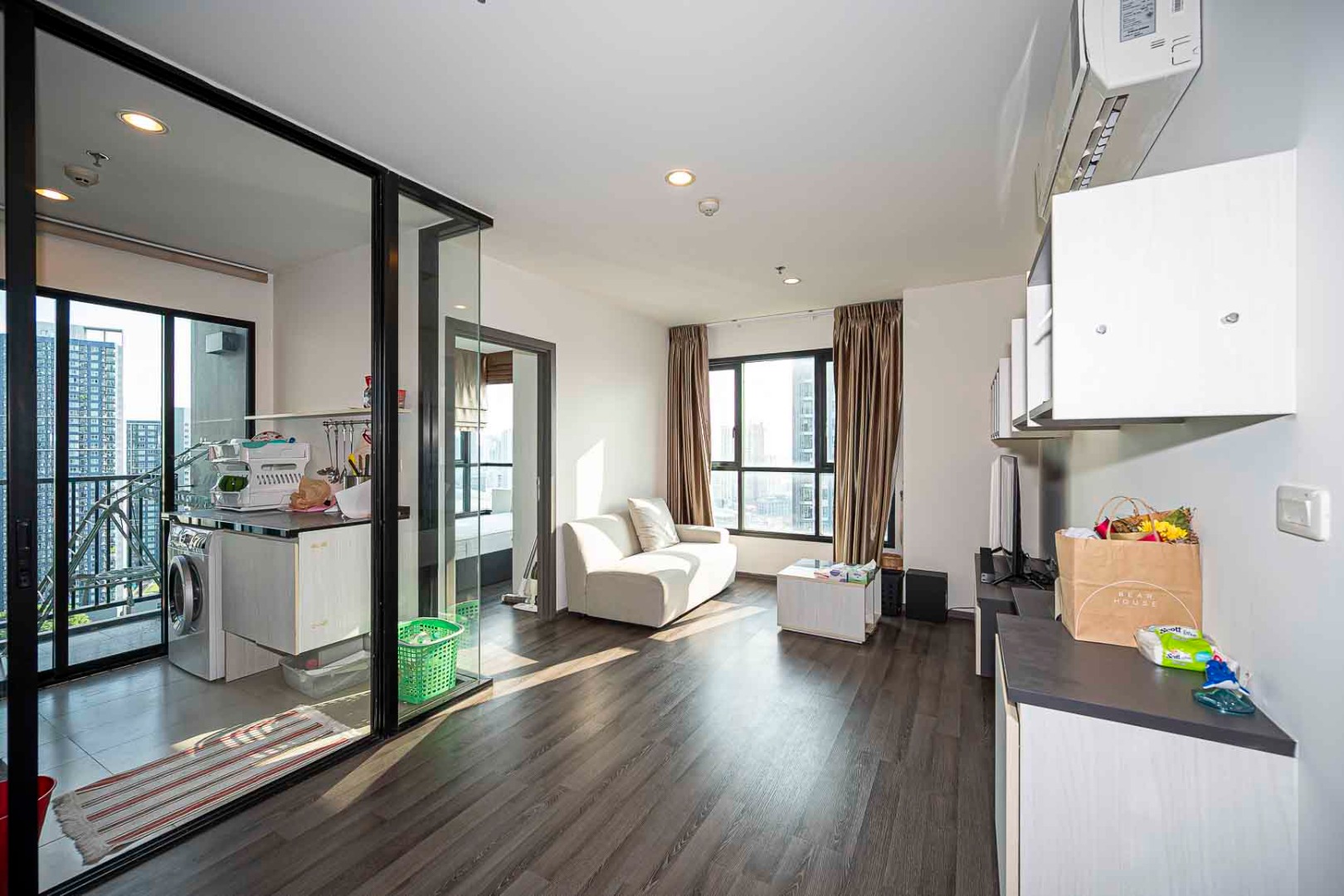 🔥Urgent Sale+🔥 The Base Park East Sukhumvit 77, near On Nut BTS station. Fully furnished and ready to move in.
