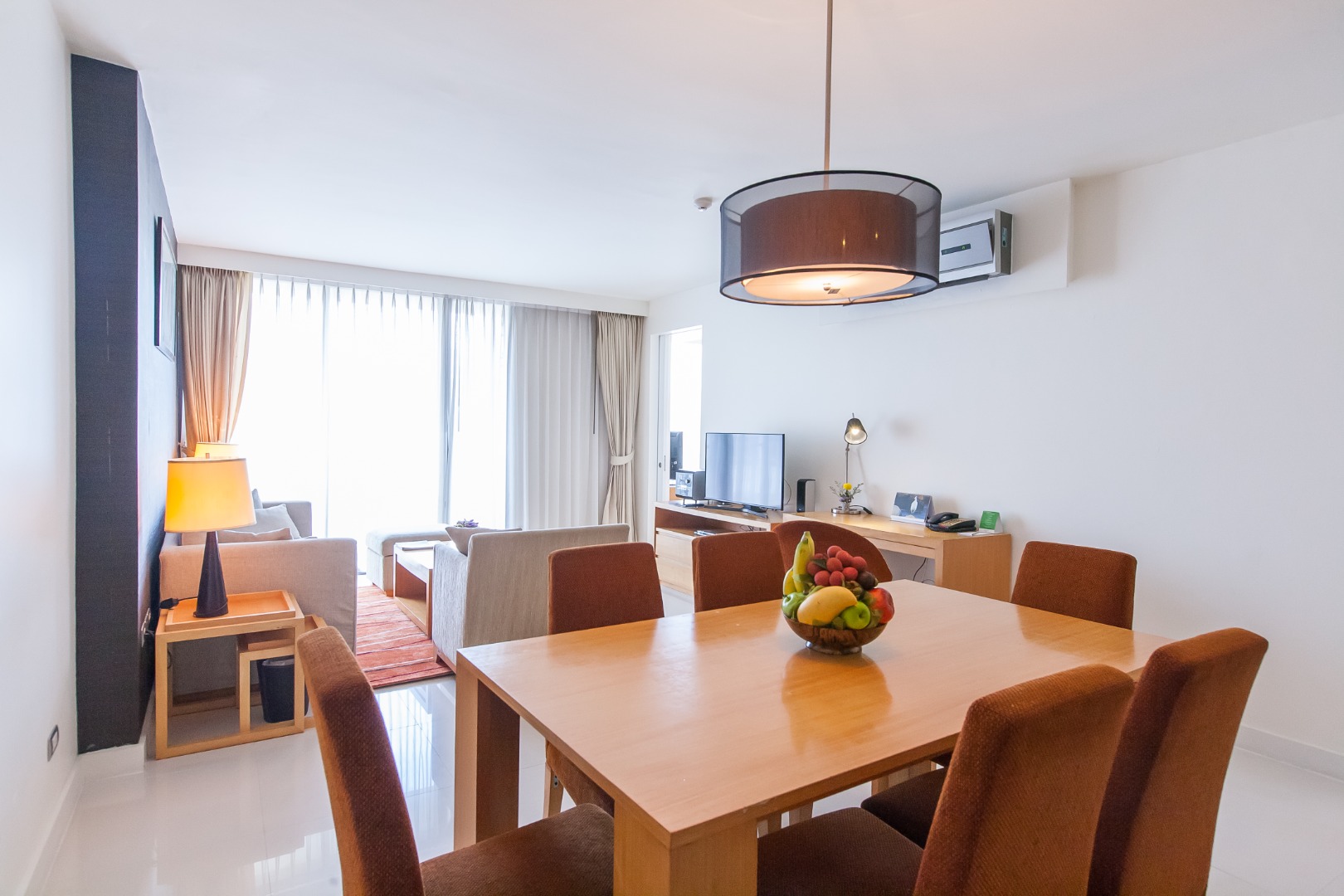 🔥Rent Now🔥 Oakwood Residence Sukhumvit 24, near BTS Phrom Phong station. Fully furnished and ready to move in.