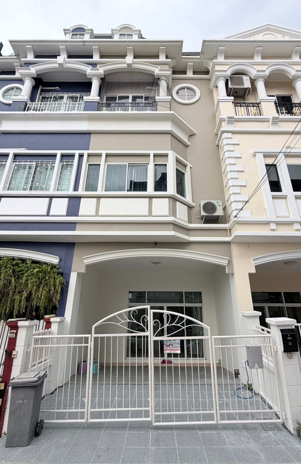 Townhome for rent, 3 and a half floors, Euro Nova On Nut-Suvarnabhumi. New in the box! Fully furnished, ready to move in, very good location. Townhome for rent, 3 and a half floors, Euro Nova On Nut-Suvarnabhumi. New in the box! Fully furnished, ready to move in, very good location.