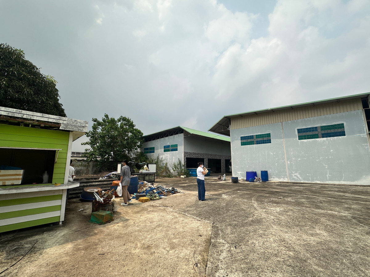 Land for sale with 2 warehouses, area 2 rai 160 sq m, Nong Khaem, Bangkok, 25,000,000 baht (price negotiable The  is selling it himself)