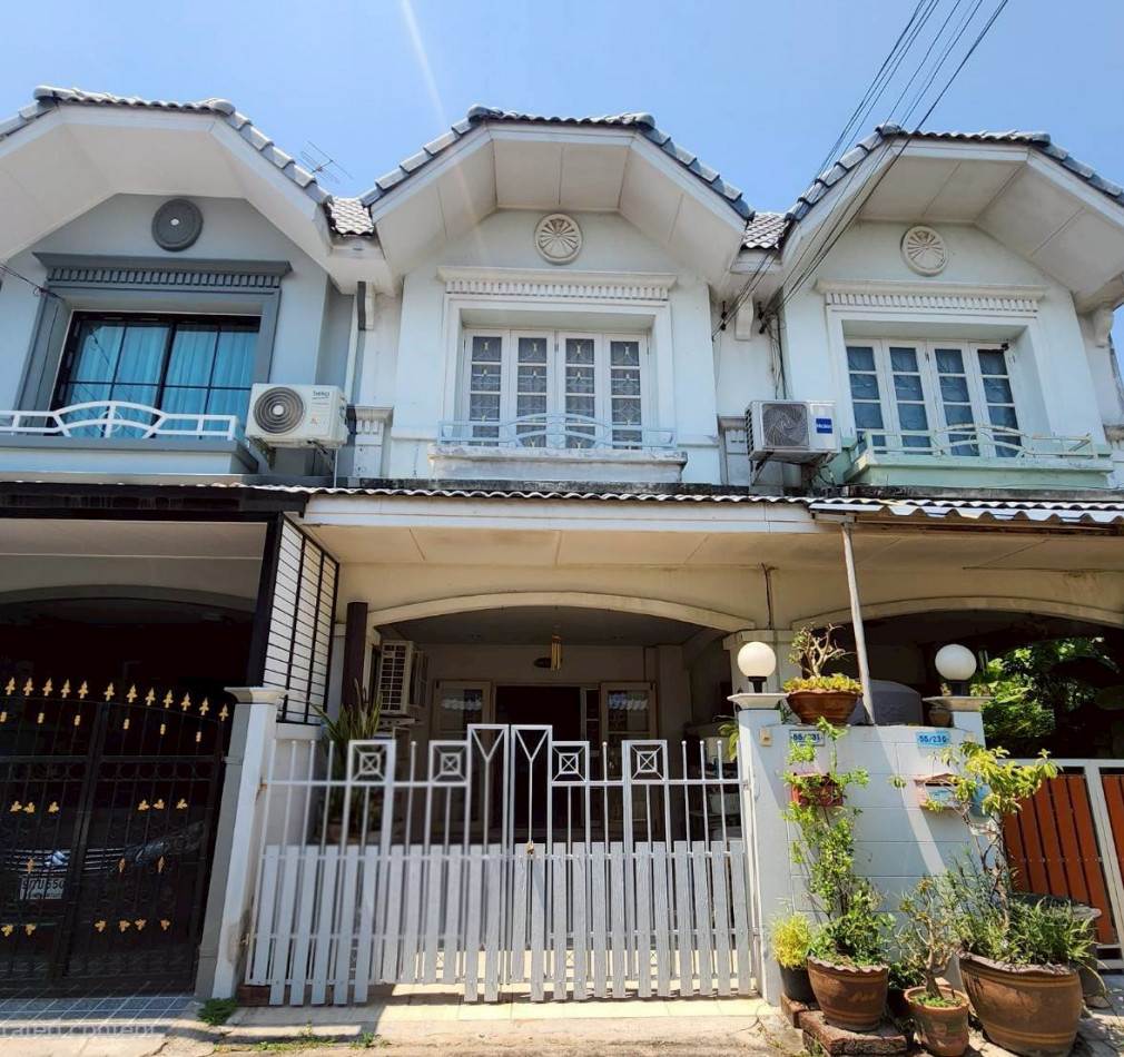Townhome for sale, Baan Manawadee Exclusive, 100 sq m, 16 sq wa, located on Baan Kluay Sai Noi Road. Townhome for sale, Baan Manawadee Exclusive, 100 sq m, 16 sq wa, located on Baan Kluay Sai Noi Road.