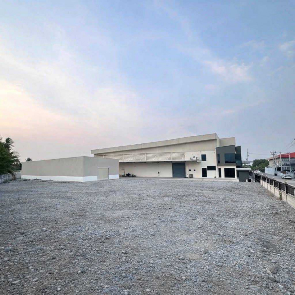 Warehouse for rent, 5500 sq m, 50 rai 1 ngan 8 sq wah. Warehouse/factory for rent with office space, all in one place. Samut Sakhon.