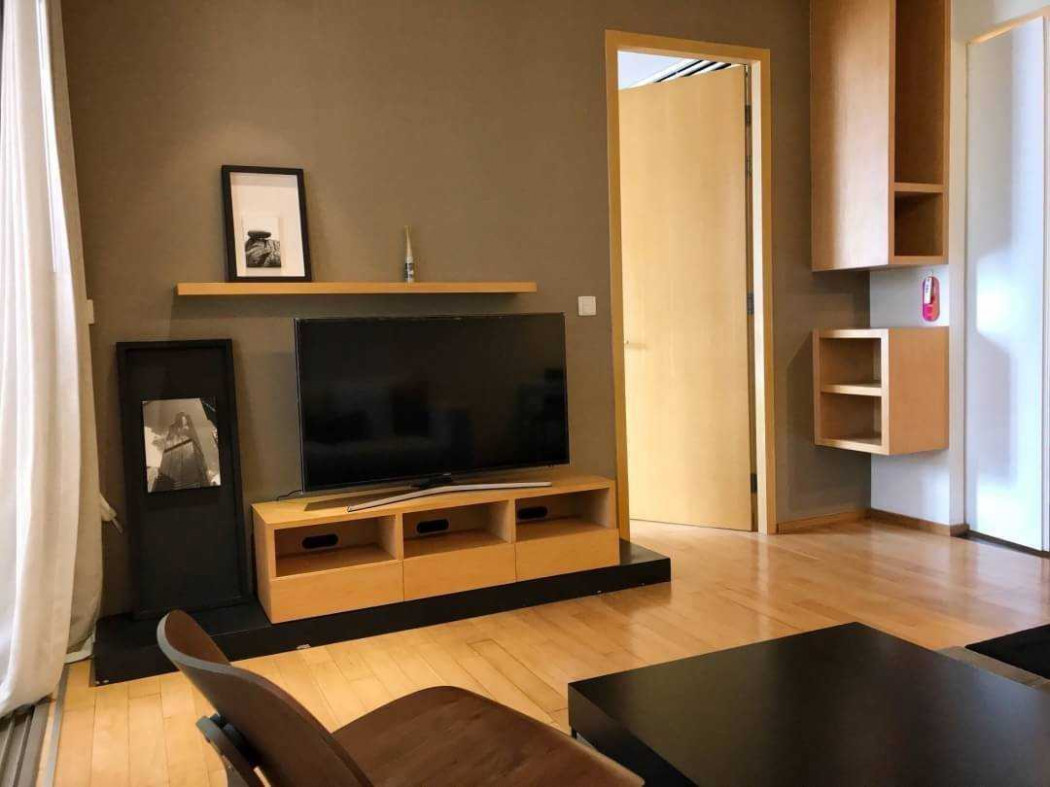 Condo for rent, Aqua Sukhumvit 49, 57 sq m, near BTS Thonglor and MRT. Condo for rent, Aqua Sukhumvit 49, 57 sq m, near BTS Thonglor and MRT.