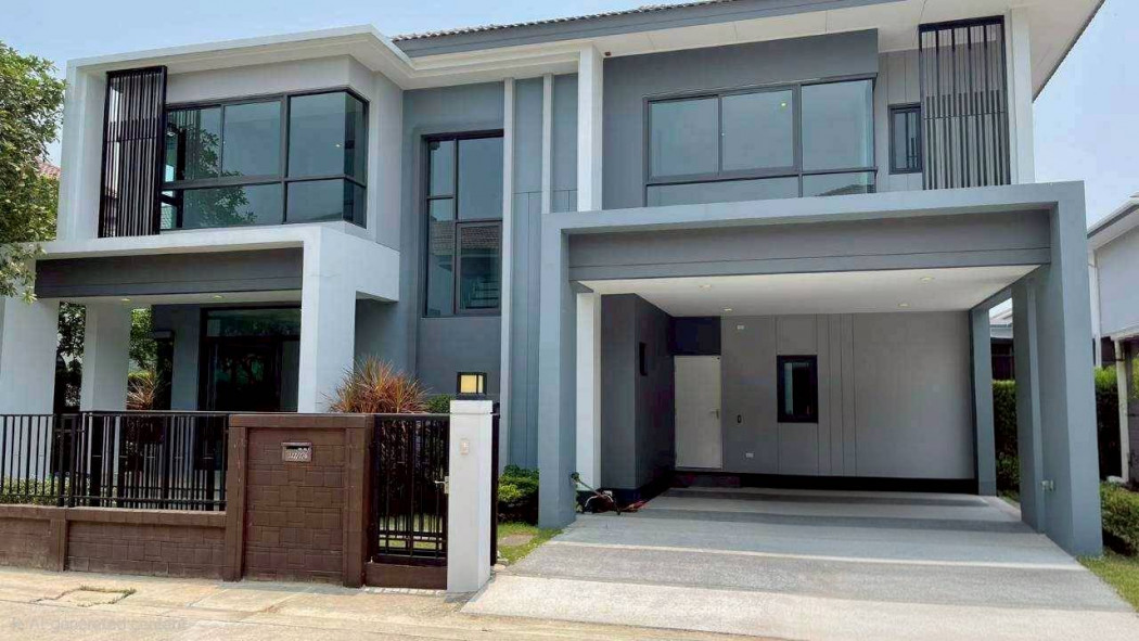 For sale: Brand new, never-lived-in detached house, The Grand Rama 2 Lake Grandios. 290 sq m, 80.7 sq wah.