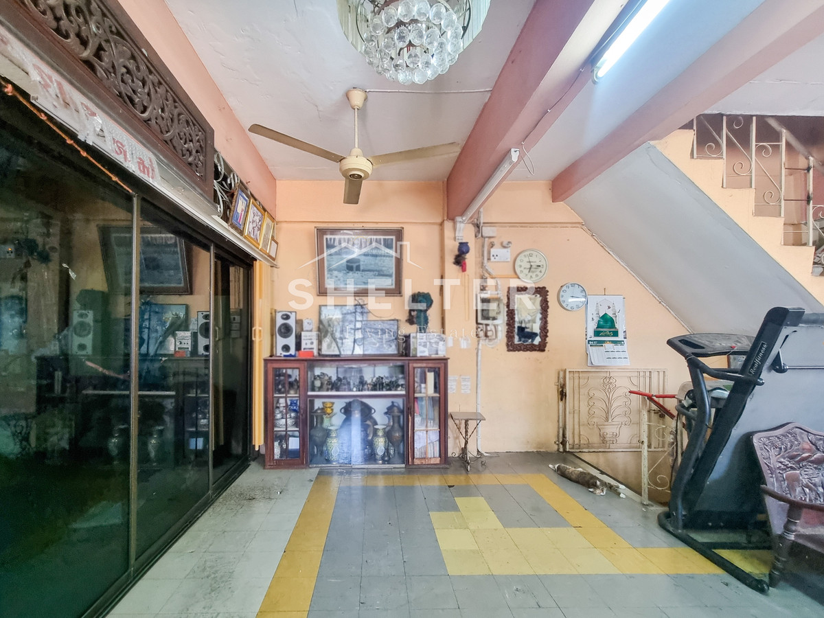 Commercial building for sale Next to Ramkhamhaeng Road Near the Orange Line - SAT Station. Commercial building for sale Next to Ramkhamhaeng Road Near the Orange Line - SAT Station.