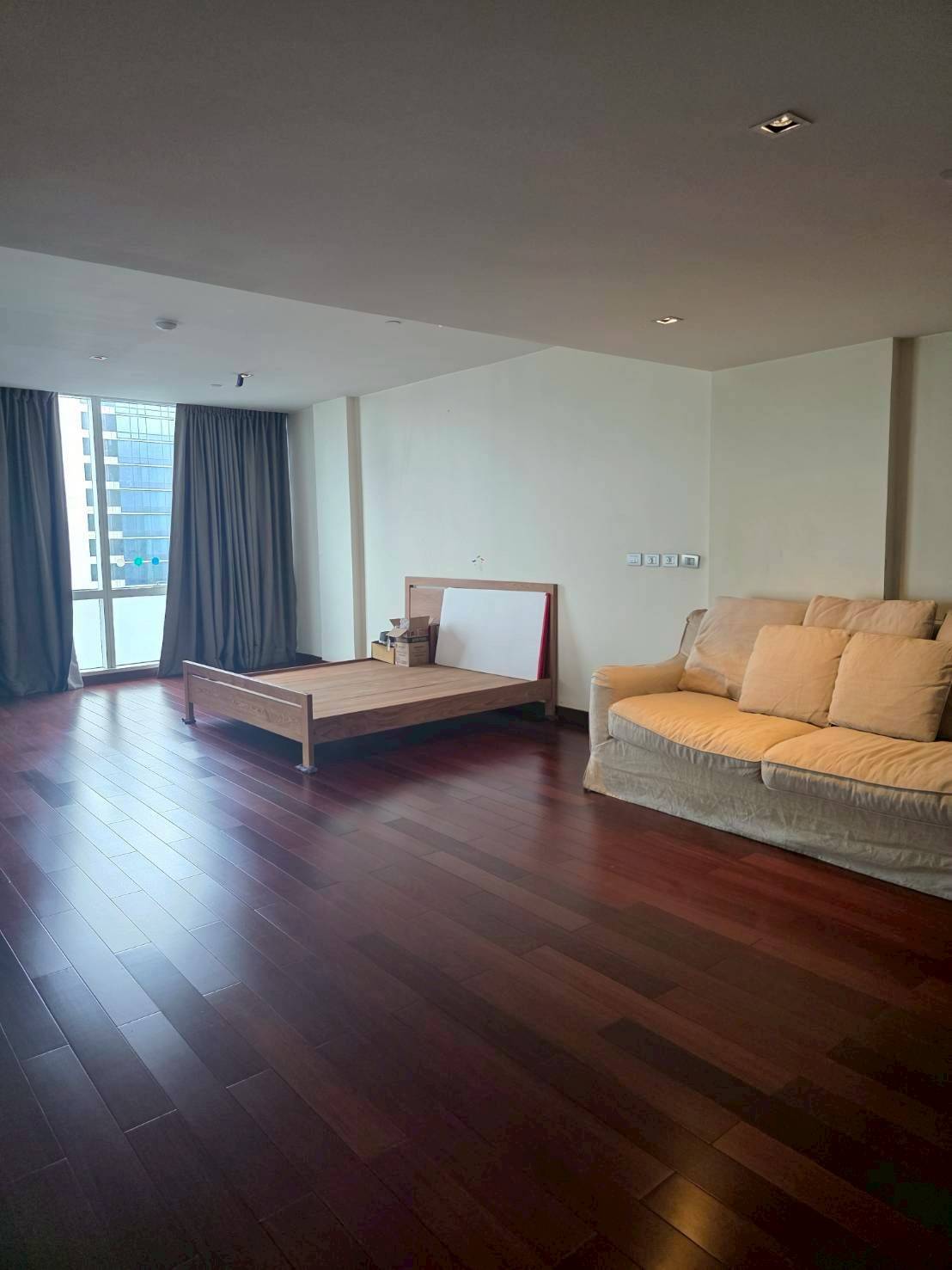 📍 Le Raffine Chompoonut Sukhumvit 31, a luxury condo that provides maximum privacy. Excellent location in the city center Convenient travel 📍 Le Raffine Chompoonut Sukhumvit 31, a luxury condo that provides maximum privacy. Excellent location in the city center Convenient travel