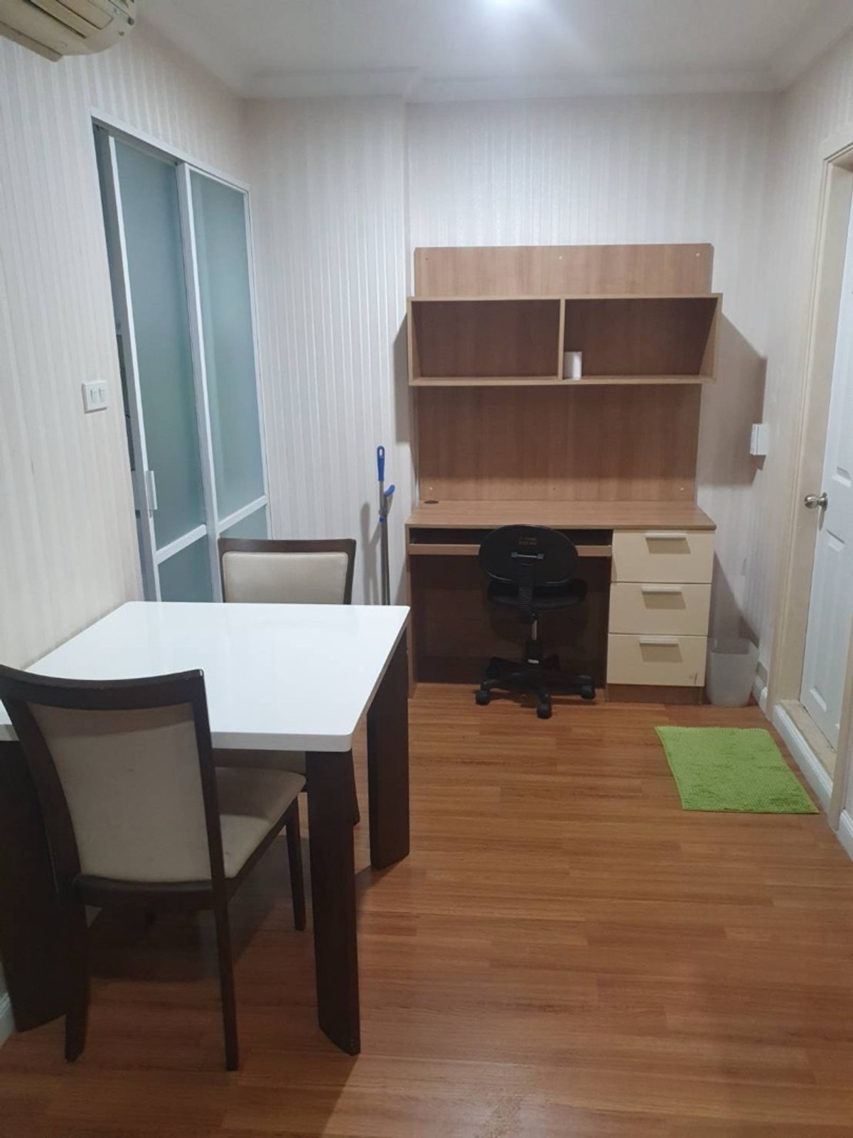 🩷ขายพร้อมคนเช่า อาคาร LPN Suite ปิ่นเกล้า ชั้น 12A ขนาด 35 ตร.ม. วิวด้านถนนจรัลสนิทวงศ์ ราคา 2.3m ค่าโอนคนละครึ่ง มีผู้เช่าอยู่สองปีละ เก็บค่าเช่าเดือนละ 9,000 บาท ตึกสูง 21 ชั้น สนใจ line @900cqqhk tel 0859114585. ทำเลใกล้ห้าง Pata และ รพ ศิริราช ม.ธร 🩷ขายพร้อมคนเช่า อาคาร LPN Suite ปิ่นเกล้า ชั้น 12A ขนาด 35 ตร.ม. วิวด้านถนนจรัลสนิทวงศ์ ราคา 2.3m ค่าโอนคนละครึ่ง มีผู้เช่าอยู่สองปีละ เก็บค่าเช่าเดือนละ 9,000 บาท ตึกสูง 21 ชั้น สนใจ line @900cqqhk tel 0859114585. ทำเลใกล้ห้าง Pata และ รพ ศิริราช ม.ธร