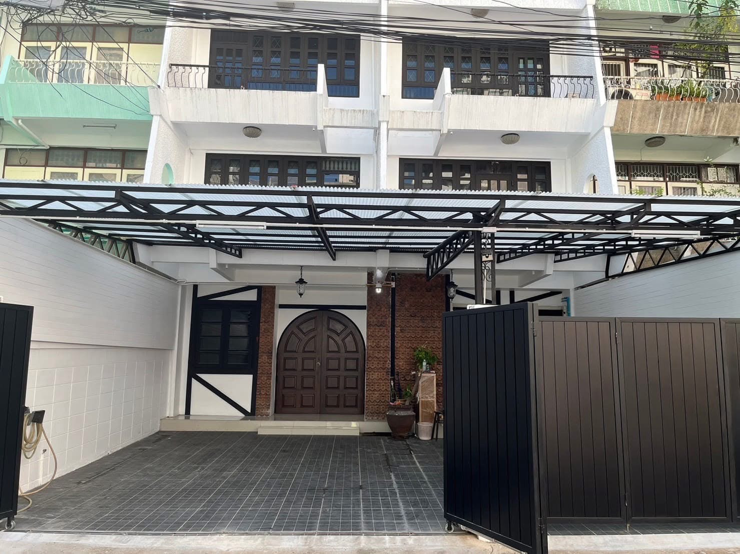 🏡 Townhouse for Rent 4-Story, 2 Units Combined - Prime Sathorn Location 🏡 Townhouse for Rent 4-Story, 2 Units Combined - Prime Sathorn Location