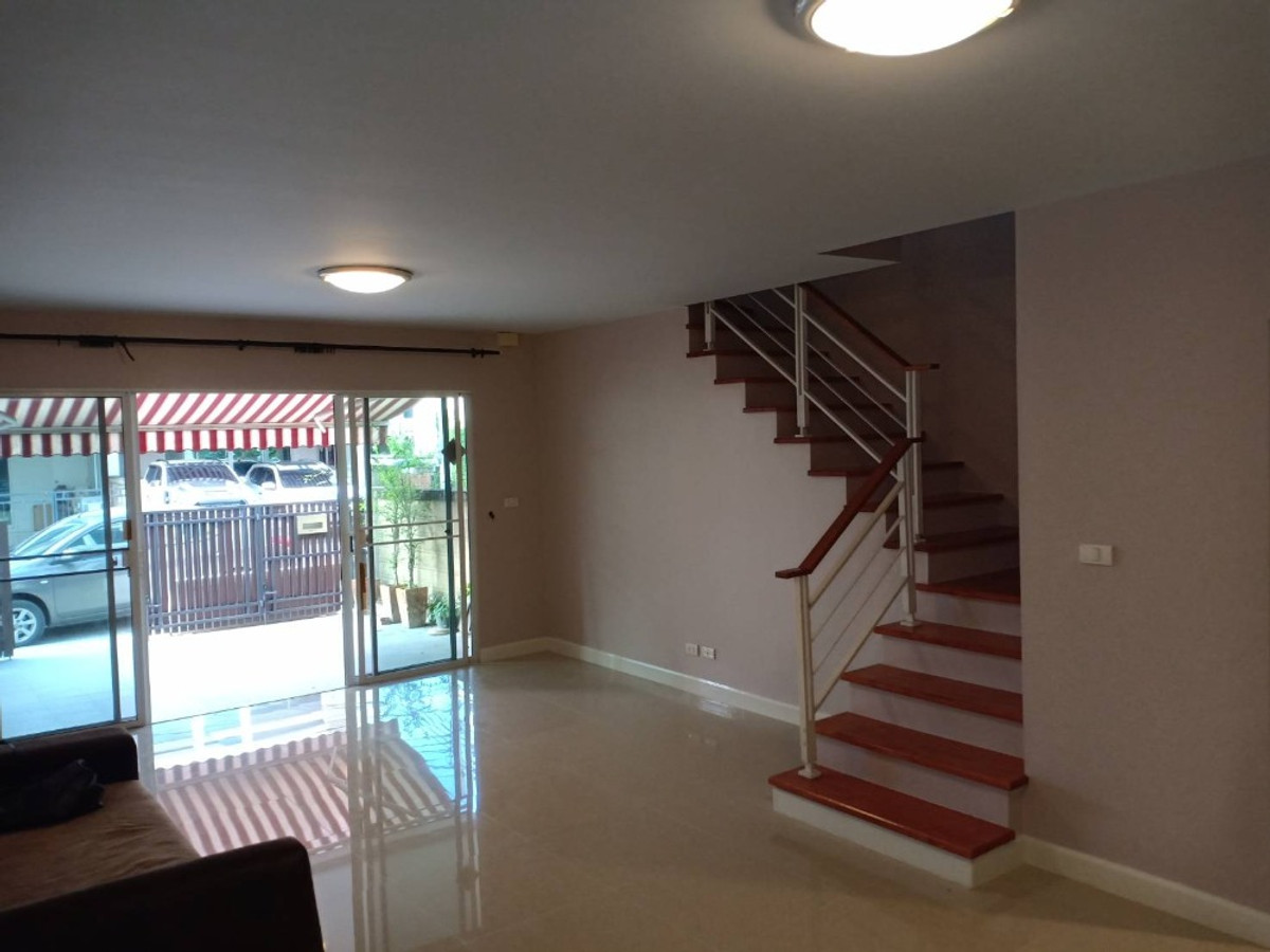ทาวน์โฮม 2ชั้น 3 นอน 2ห้องน้ำ บ้านกลางเมือง ติดถนนลาดกระบัง ใกล้โรบินสัน พาสิโอ้ – รูปที่ 2