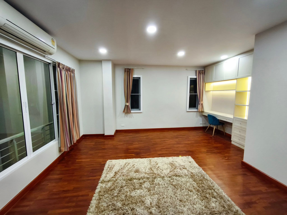 ให้เช่าบ้านเดี่ยว 3 ชั้น โครงการ บ้านกลางกรุงเดอะณิช รัชวิภา แอร์เฟอร์นิเจอร์ครบพร้อมเข้าอยู่ มี3ห้องนอน2ห้องทำงาน 5ห้องน้ำ 1ห้องแม่บ้าน ราคาเช่า120,000บาท/เดือน – รูปที่ 3