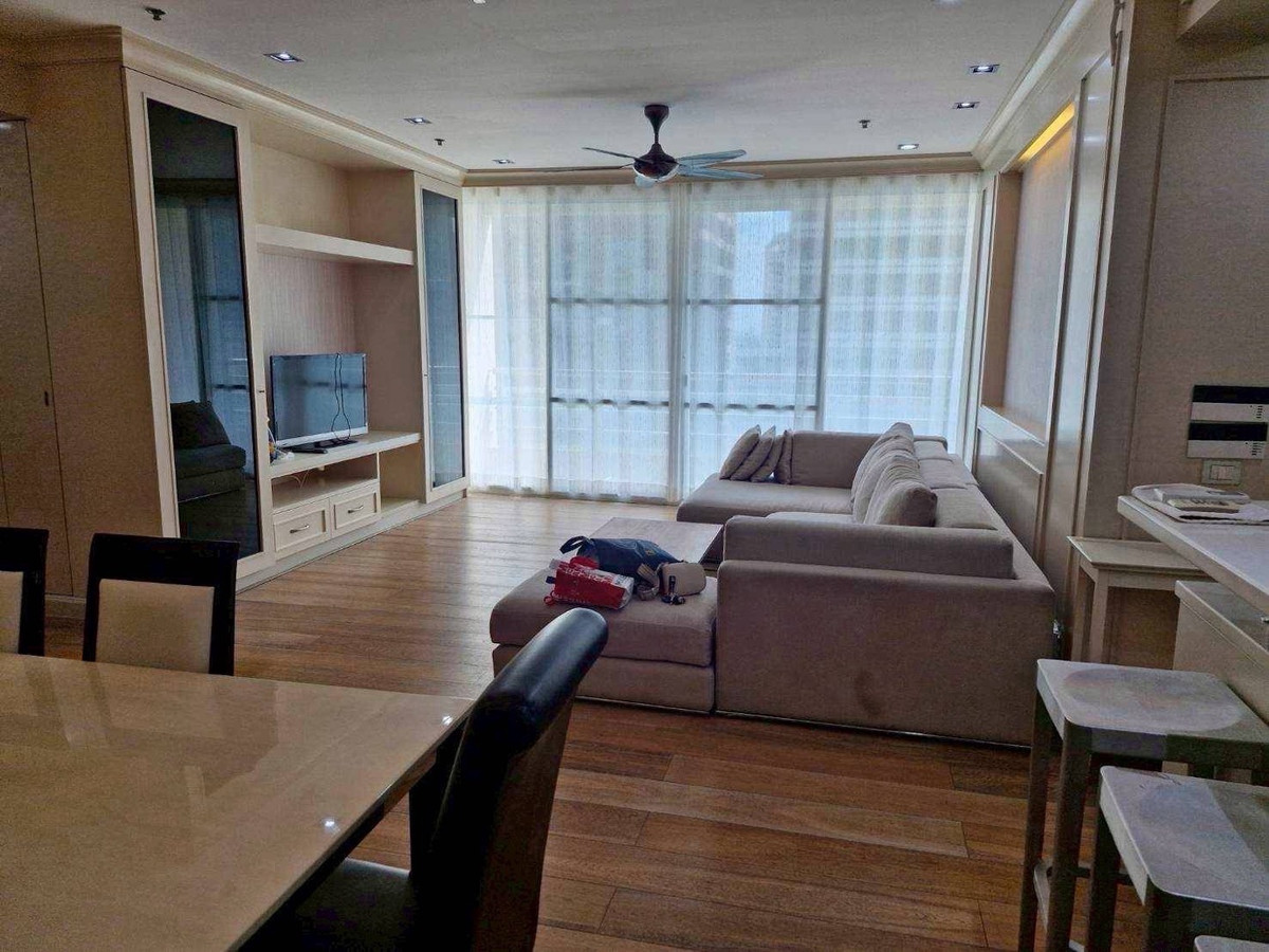 The Royal Saladeng 3bed 235sqm 45mb The Royal Saladeng 3bed 235sqm 45mb