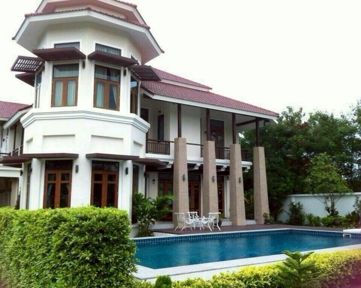 Luxury Pool Villa for Sale | Near Central Chonburi 🏡✨
📐 ที่ดิน 602 ตร.ว.
📏 พื้นที่ใช้สอย 750 ตร.ม. (ไม่รวมโรงจอดรถและสระว่ายน้ำ)
Luxury Pool Villa for Sale | Near Central Chonburi 🏡✨
📐 ที่ดิน 602 ตร.ว.
📏 พื้นที่ใช้สอย 750 ตร.ม. (ไม่รวมโรงจอดรถและสระว่ายน้ำ)