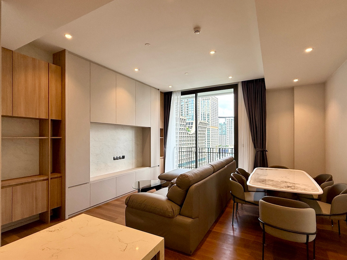 2 bedroom condo, beautifully decorated, in Soi Tonson, Lang Suan area. Near Lumphini Park