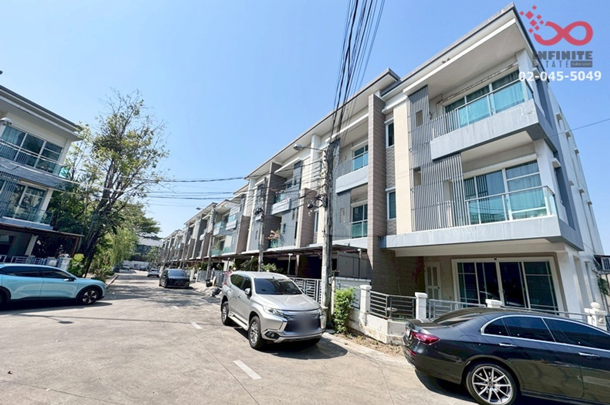 Townhome for sale, 3 floors, 50 sq m. Town Plus X Lat Phrao Pradit Manutham. Near Ramindra - At Narong Expressway