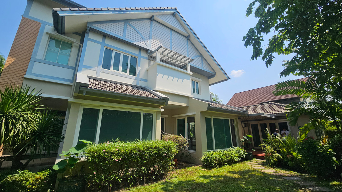 Single house for sale Laddarom Elegance Village, near Rama 5 Ratchaphruek Roundabout.