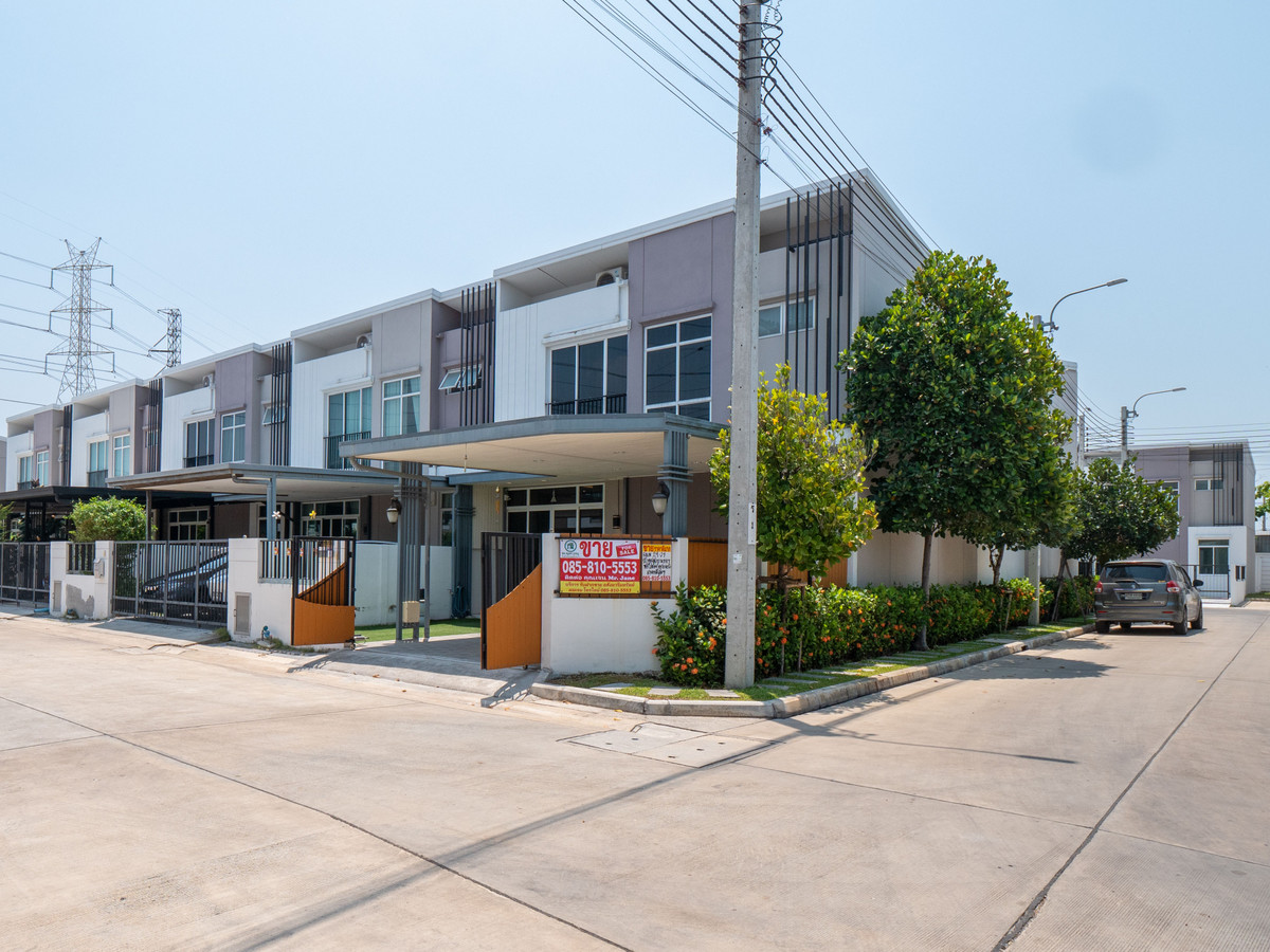 #House for sale at best price #City Sense Plus Rama 2 Thakham #corner house #near the common area and swimming pool, ready to move in, decorated with luxurious built-ins Complete with furniture and electrical appliances. It is a townhome with a width of 8