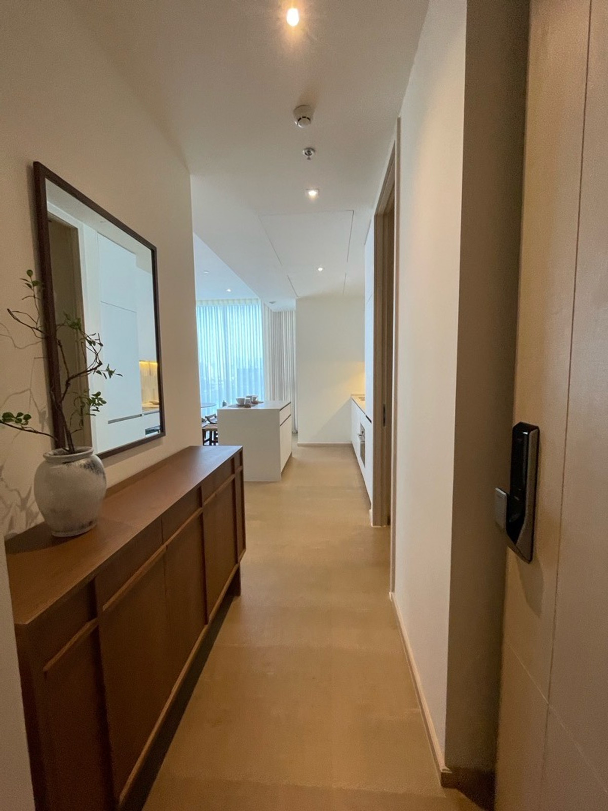 [RARE UNIT] The Strand Thonglor – a new definition of Minimal Quiet Luxury in the heart of Thonglor | 2BR 91 sq m., fully furnished, ready to move in. “If true luxury is peace and selection of the best... Here is your answer“