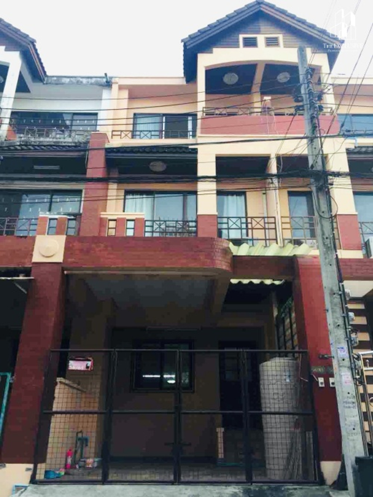 Thanakarn Village for sale, Rattanathibet, 3-story townhome, next to the main road, close to the BTS only 50 meters, suitable for own residence. Or rent it out, good location, high demand.