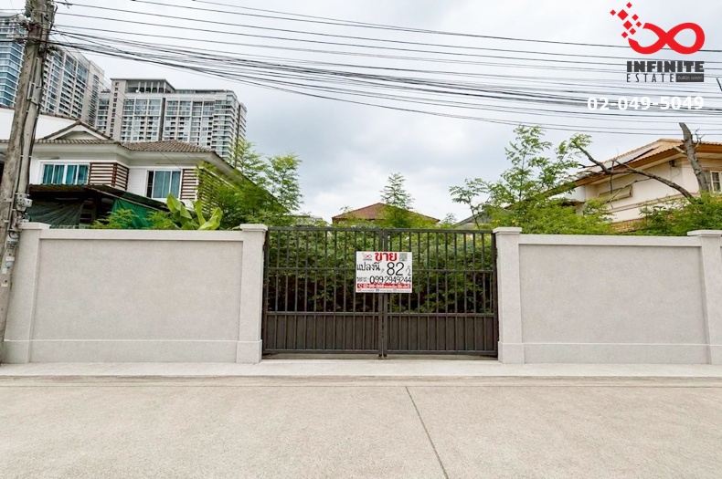 Land for sale, 82 sq m., neatly fenced, Soi Lat Phrao 34, Huai Khwang, near the Yellow and Blue Lines. Land for sale, 82 sq m., neatly fenced, Soi Lat Phrao 34, Huai Khwang, near the Yellow and Blue Lines.